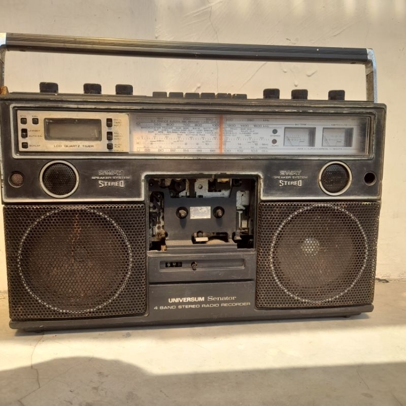 boombox radio tape jadul Universum pajangan vintage