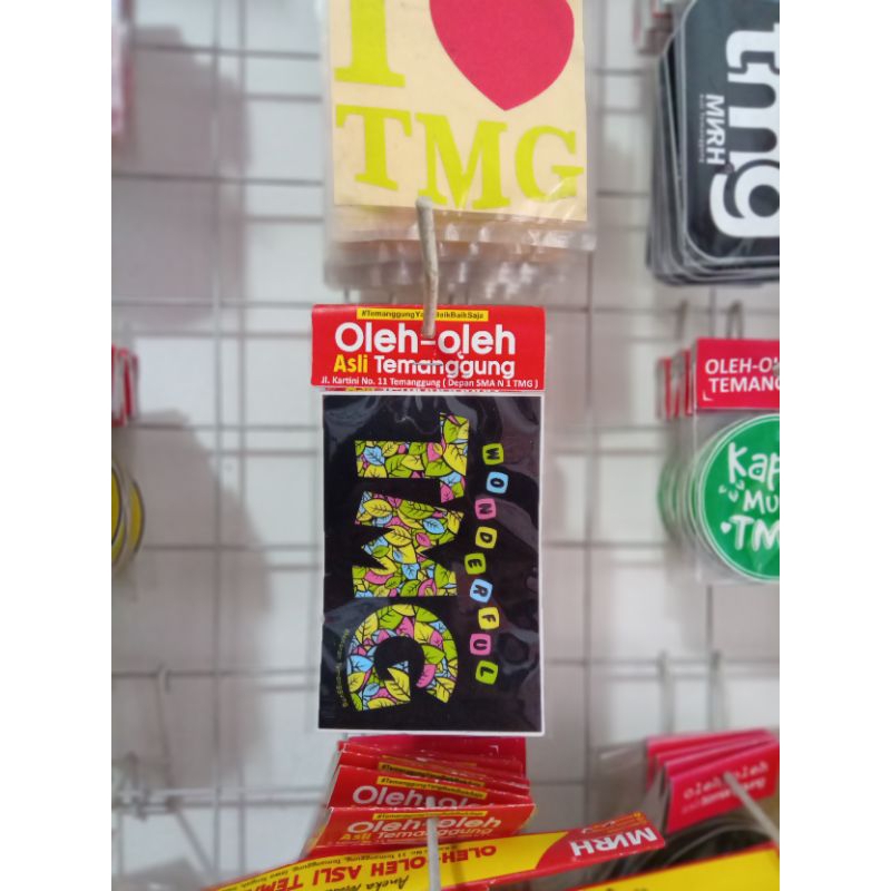 

Stiker Menoreh Temanggung "Wonderful TMG". Batik'an Tembak@u. Hitam-Kuning. Persegi Panjang