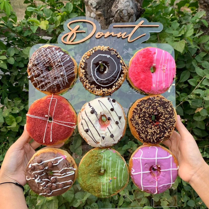 rak display donat akrilik /stand display donat / display makanan / display donuts / dekorasi