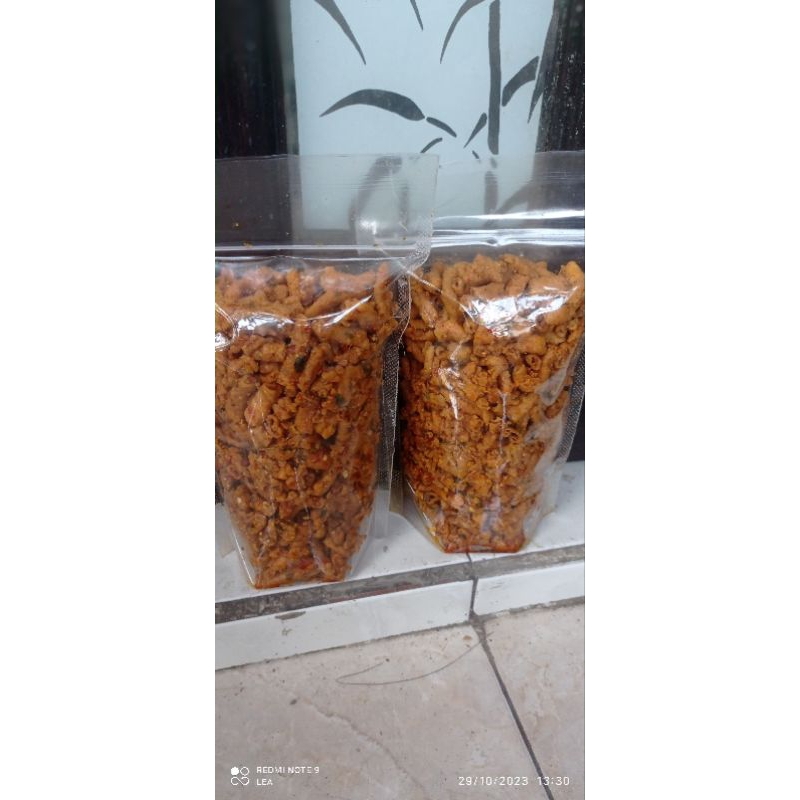 

Kripik Usus Crispy Pedas Daun Jeruk 250 gram