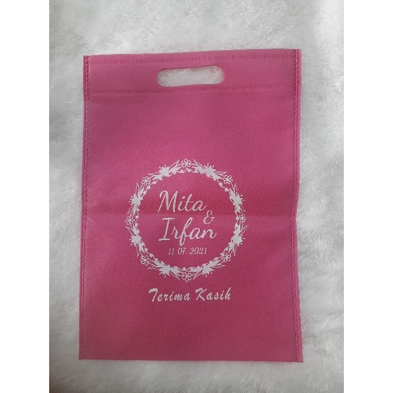 

Tas souvenir sablon termurah | Aesthetic design