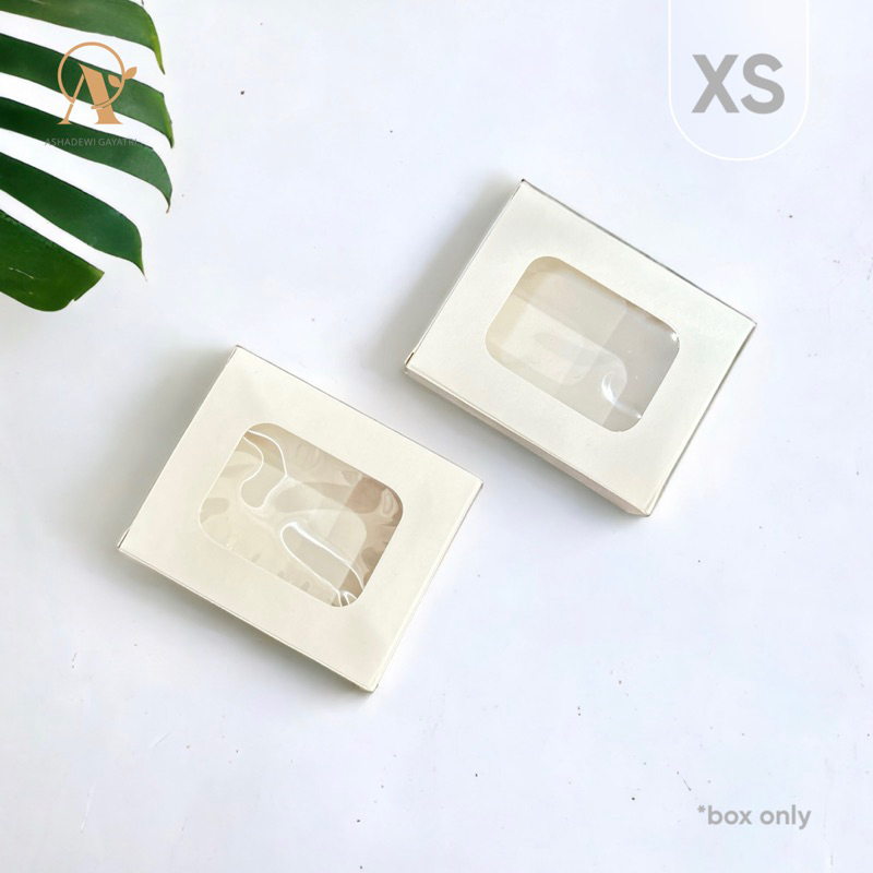 

Ashadewi Gayatri - Tuck-in souvenir box - EXTRA SMALL IVORY