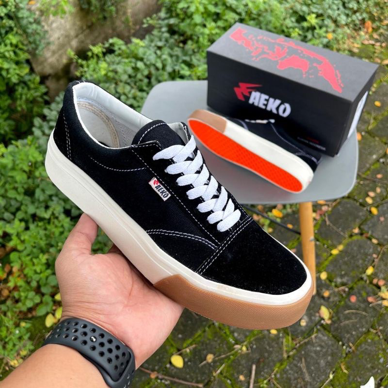 sepatu aeko
