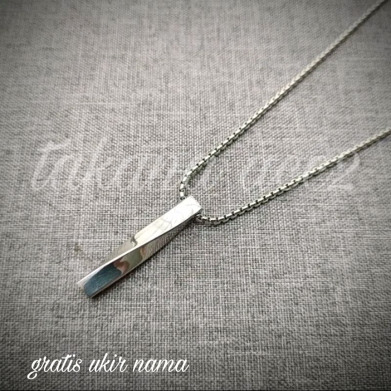 KALUNG TITANIUM PRIA LIONTIN BALOK MELILIT