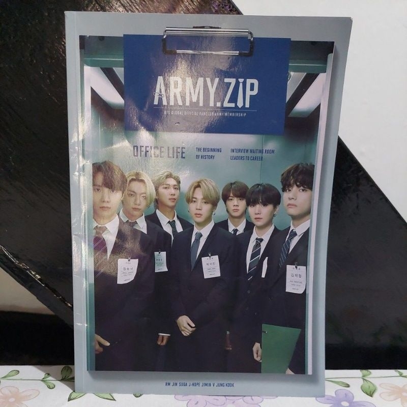 BTS " ARMY ZIP " GLOBAL OFFICIAL FANCLUB ARMY MEMBERSHIP " OFFICIAL LIFE "