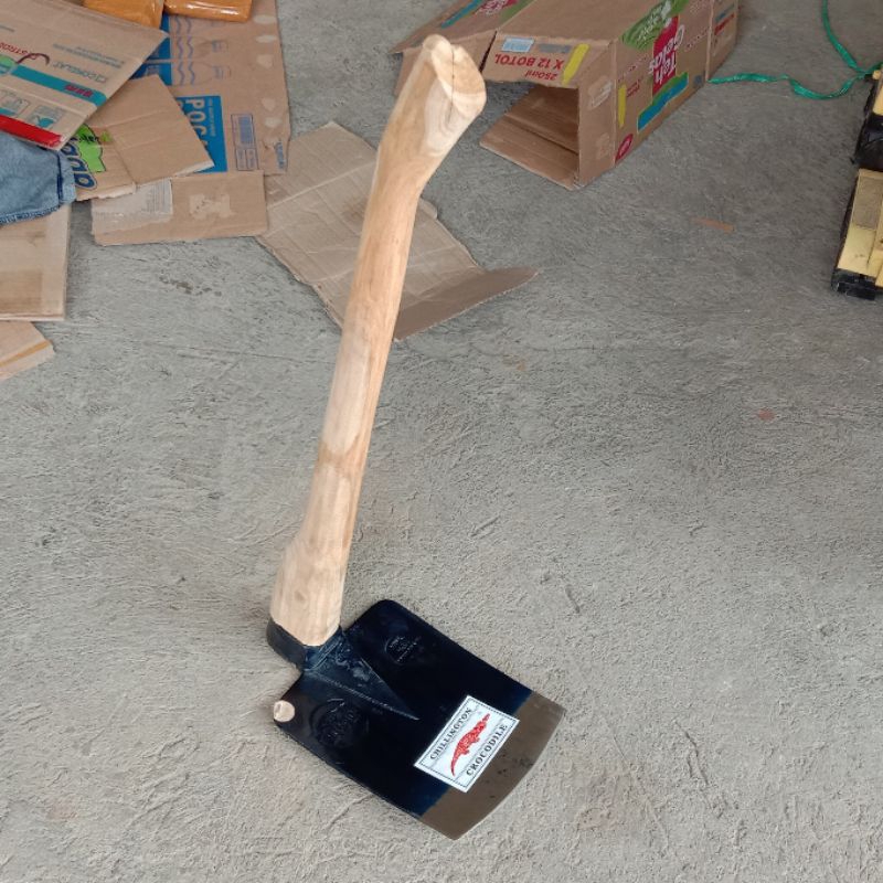 cangkul tanah siap pakai cap crocodile/cangkul sawah/cangkul anti lengket