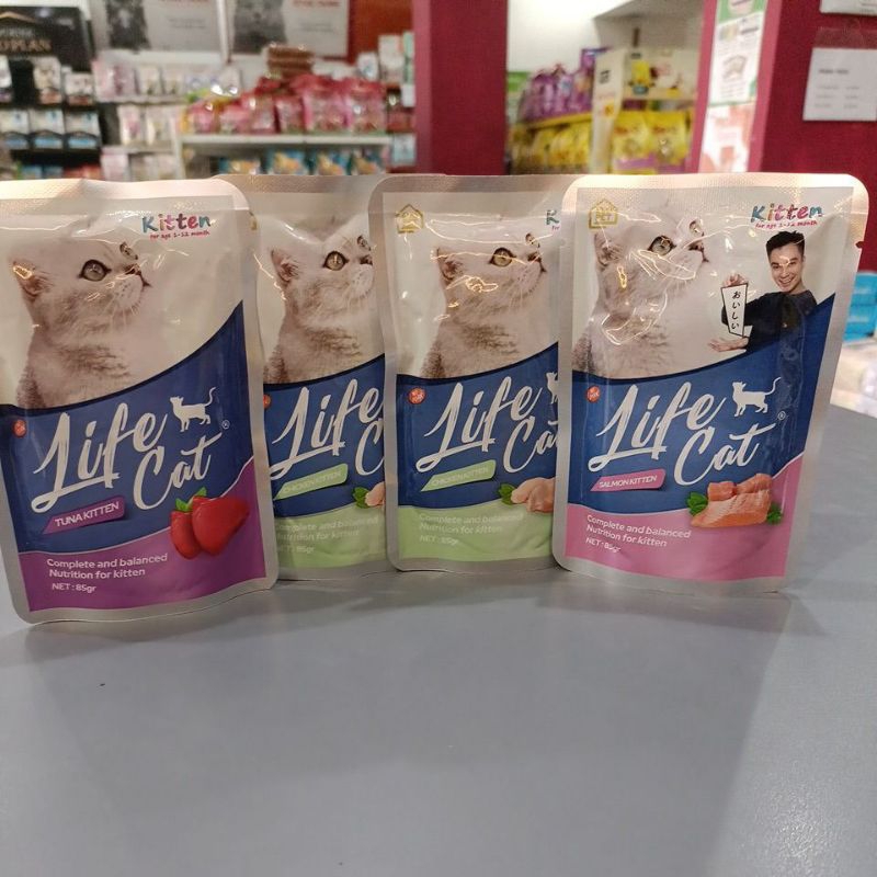 life cat sachet kitten 1 box isi 24pcs makanan kucing life cat sachet