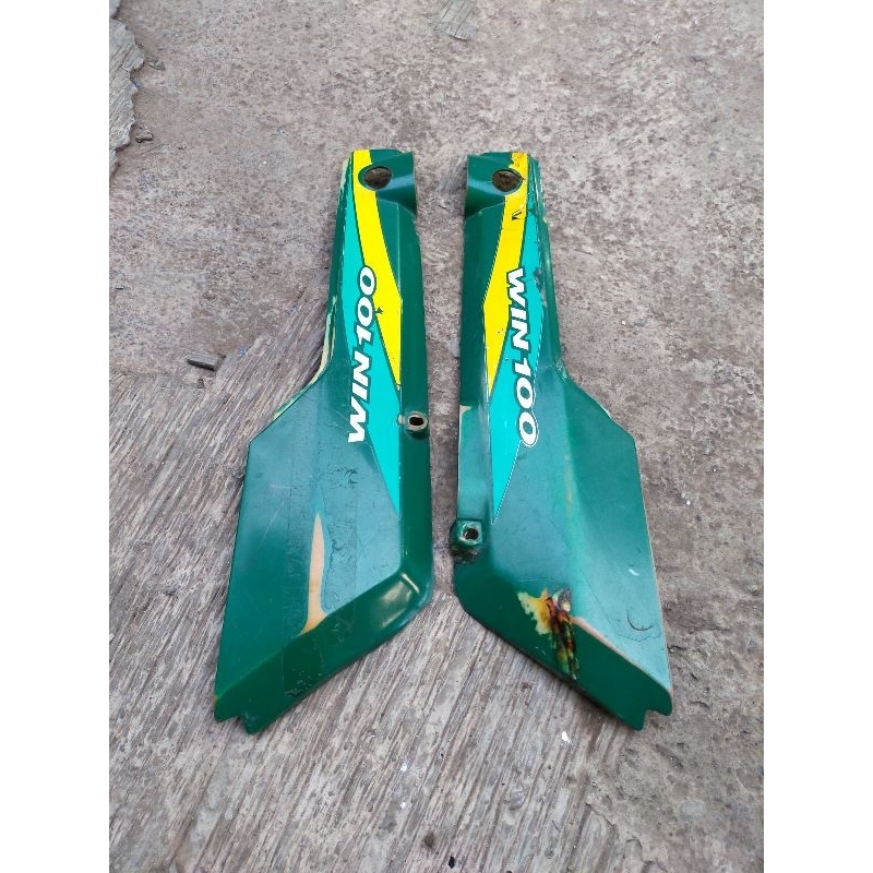 Sepasang Side Cover Tutup Dop Aki Honda Win 100 Original Bekas Copotan Motor Second 2nd
