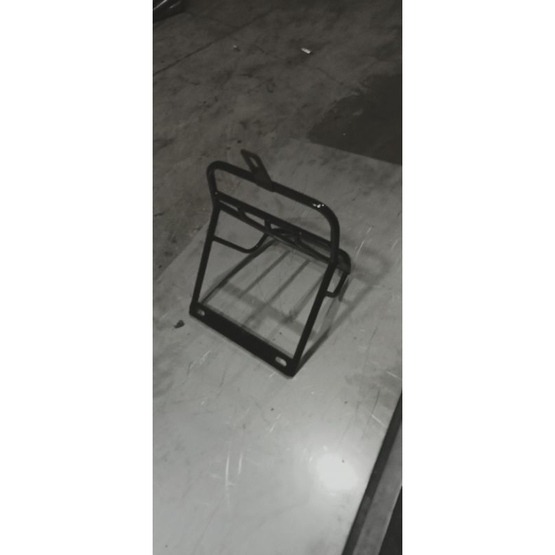 rak lampu belakang vespa