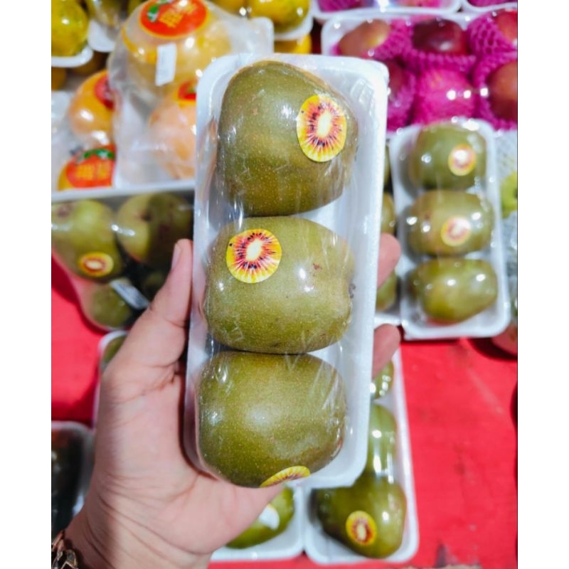 BUAH KIWI MERAH