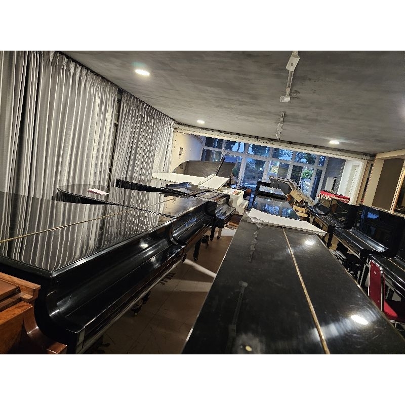 Grand piano Yamaha C7