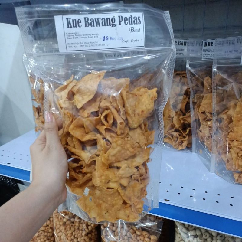 

Ready Medan,kue bawang pedas/ kue bawang pedas premium/kue bawang asli