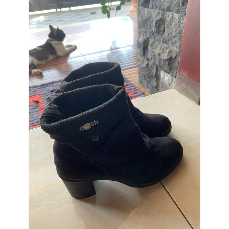 SEPATU BOOTS HITAM GOSH PRELOVED