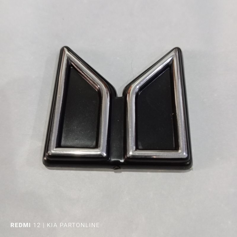 Emblem kap mesin panther