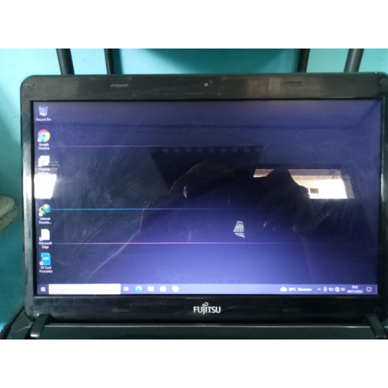 Fujitsu LIFEBOOK LH531 Laptop Hitam dengan Webcam dan Kartu Reader