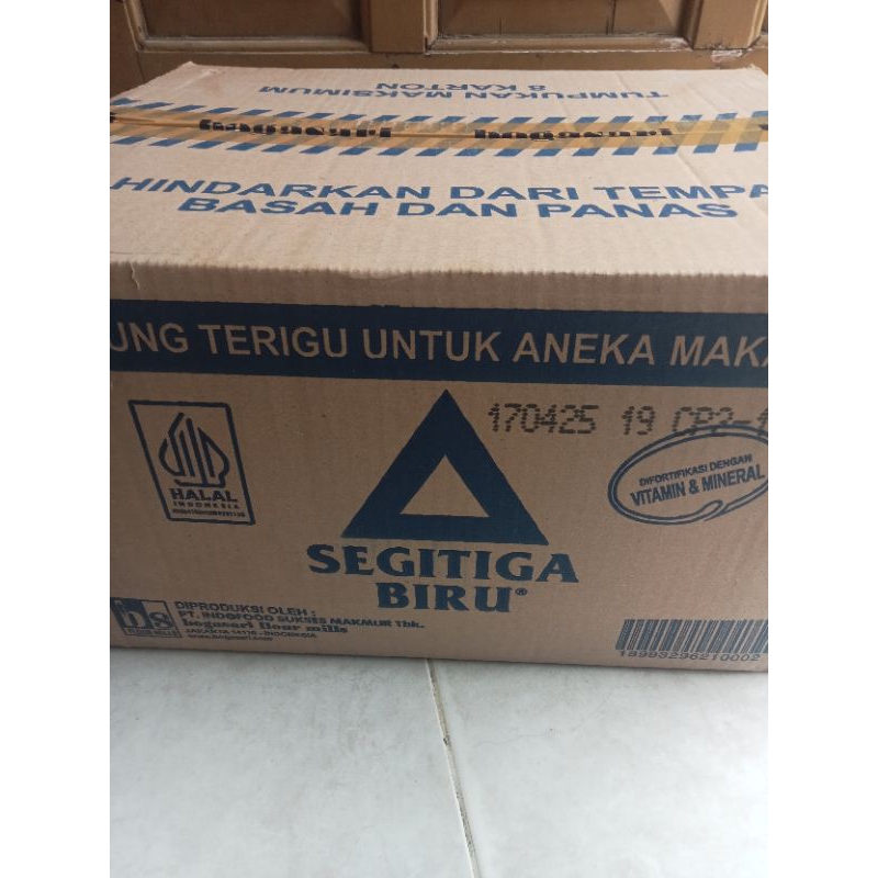 

tepung trigu segi tiga biru 12kg