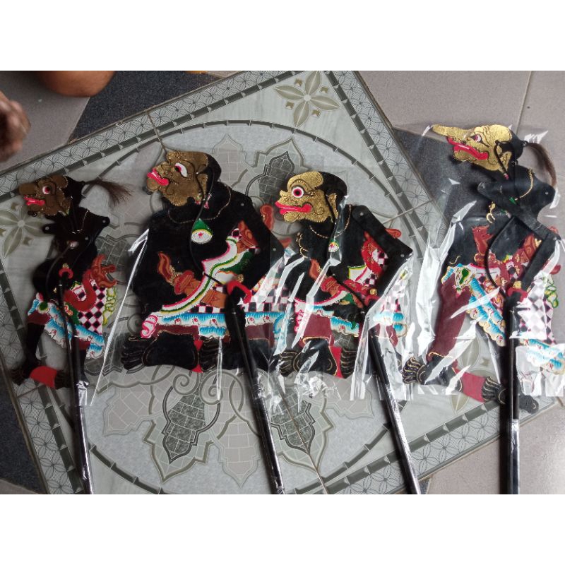 Wayang kulit asli indonesia Wayang Punakawan seno