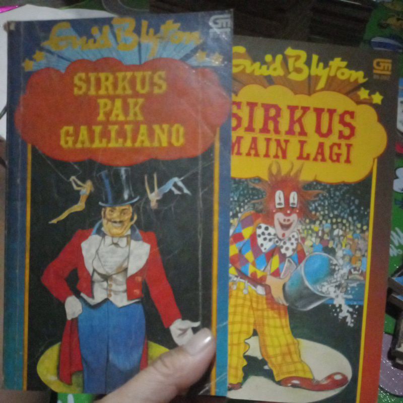 NOVEL ENID BLYTON. SIRKUS PAK GALLIANO. SIRKUS MAIN LAGI. HORE-HORE SIRKUS.
