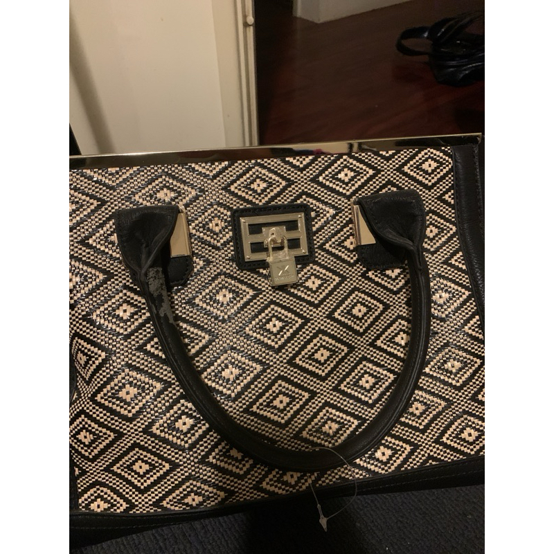 preloved tas branded wanita merk Kim Kardashian Collection