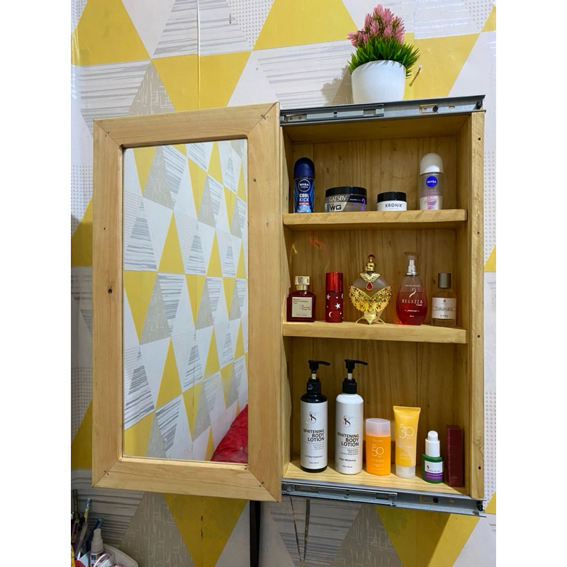 rak rias/cermin rias/rak make up tempel dinding