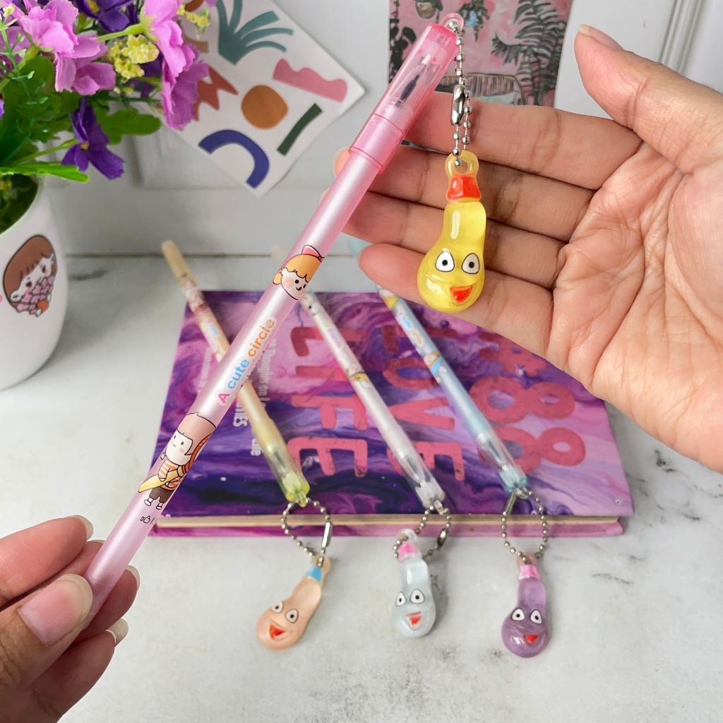 

Pen Gantungan Bentuk Terong PG-1020 tinta biru Ready 4 Warna Pulpen Gantungan Terong Bening Favorit Best Seller Stationary Fancy Anak Kekinian Kualitas Terbaik bisa COD