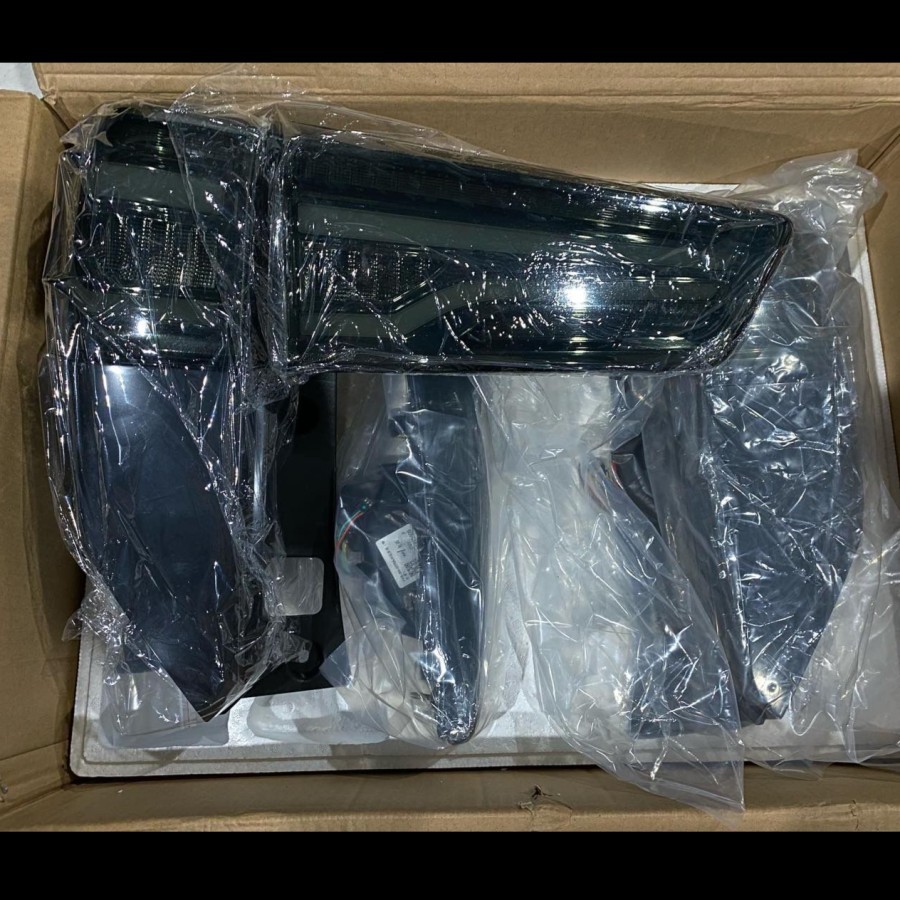 STOPLAMP LED BAR YZ VLAND WITH WELCOME LIGHT INNOVA REBORN BMW Style V2 - Merah / Smoke