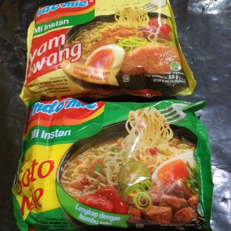 

indomie rebus ayam bawang dan soto spesial 1dus