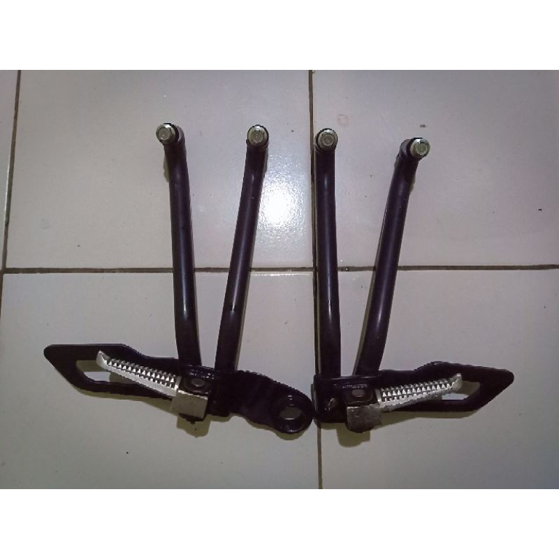 Step Belakang YAMAHA R15V2 OLD Original