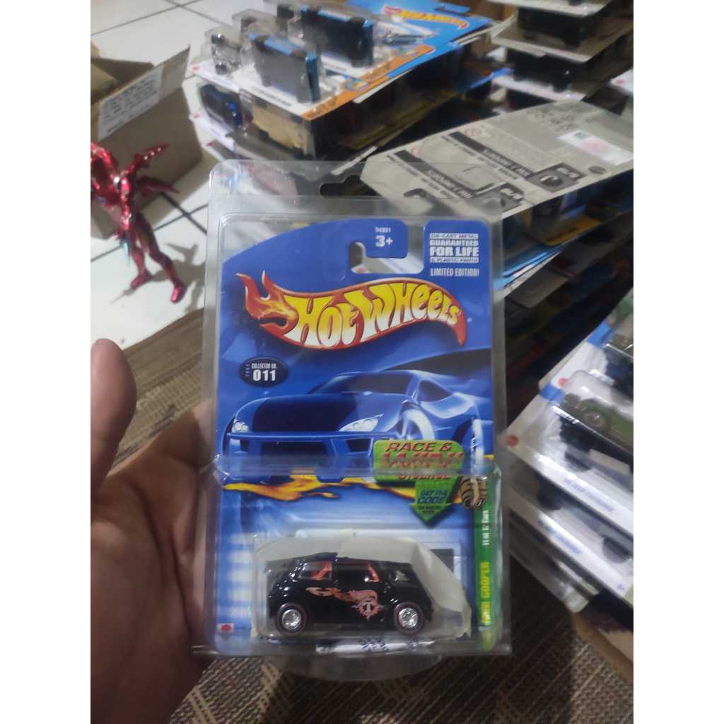 Hot Wheels Super Treasure Hunt Mini Cooper Real Riders 11 of 12 Collector No 011