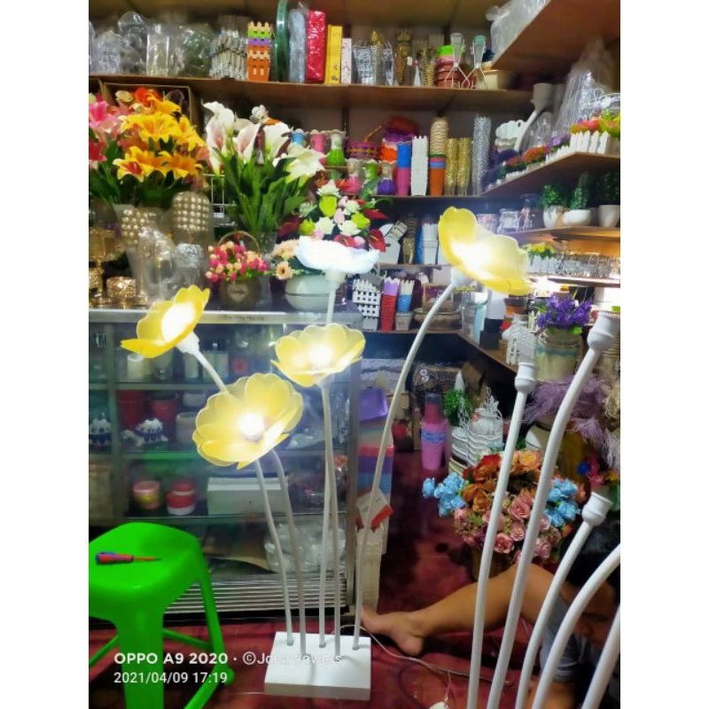 Standing lampu pipa elastis Dekorasi pelaminan