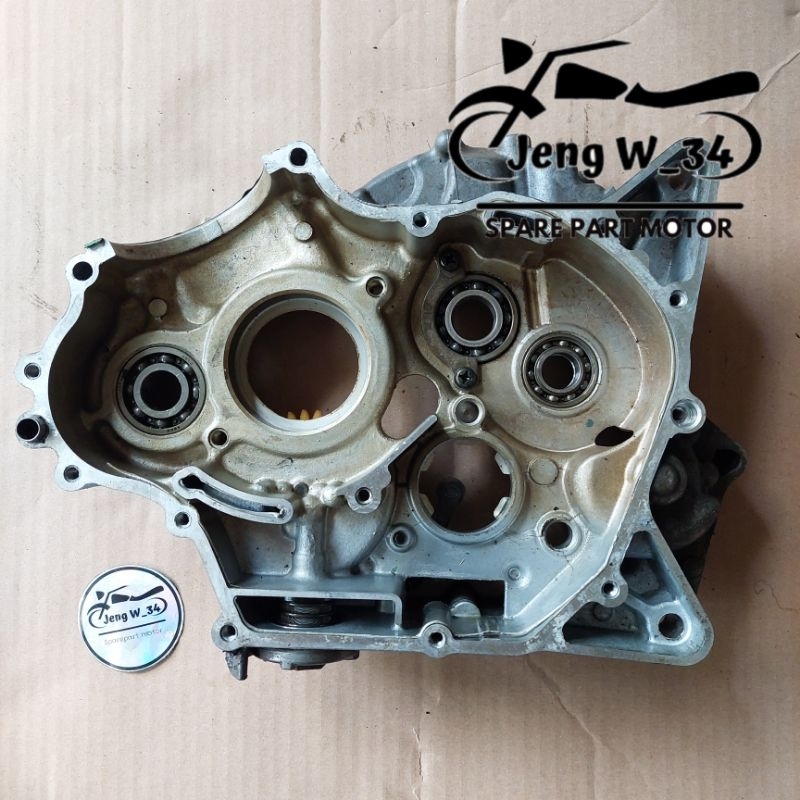 CRANKCASE BLOK KALTER TENGAH KANAN OLD VIXION KODE 3C1 ORIGINAL