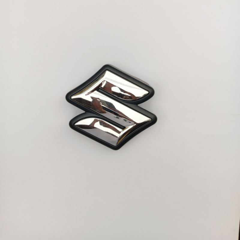 logo emblem grill depan suzuki ertiga XL7 ORIGINAL/Logo grill depan suzuki ertiga XL7
