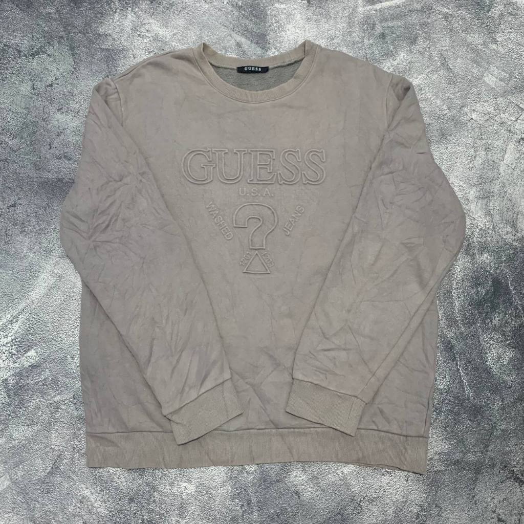Crewneck Guess Triangel Logo Emboss Abu Original
