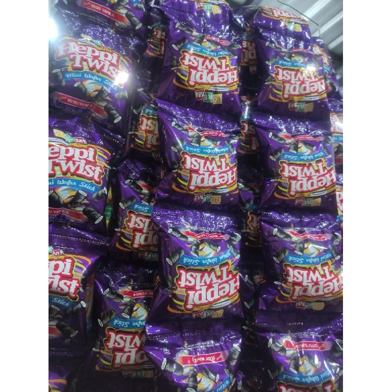 

heppy twist snack roll 500an per renceng isi 10pcs