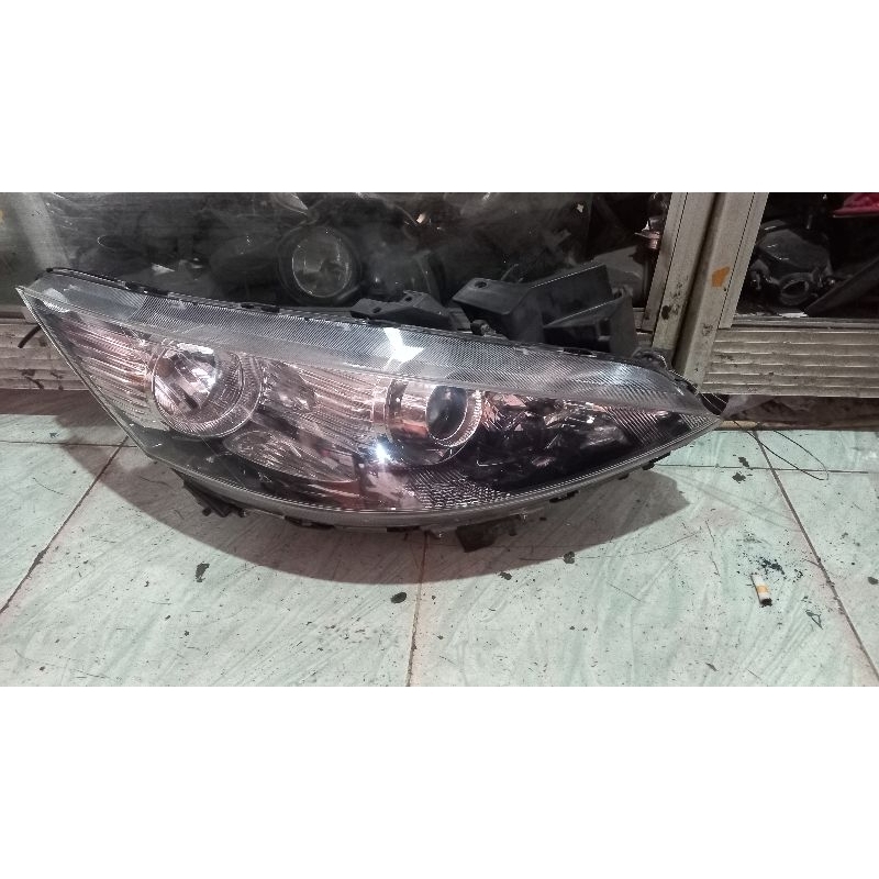 lampu depan mazda biante kanan