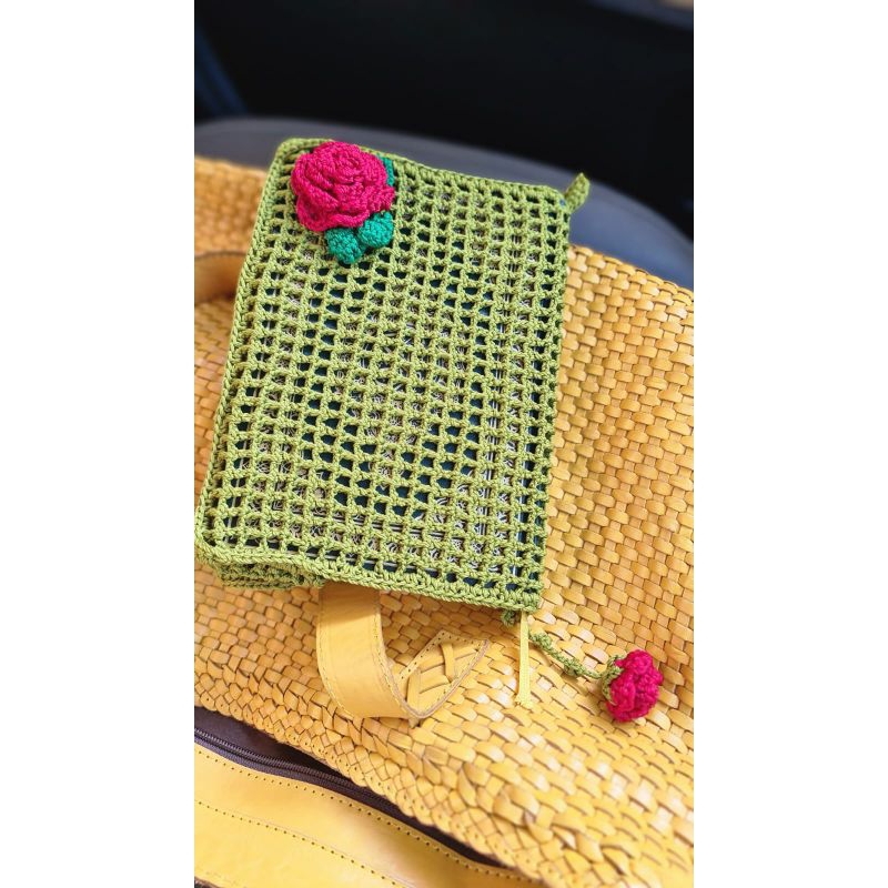 

Cover mushaf rajut motif bolong-bolong