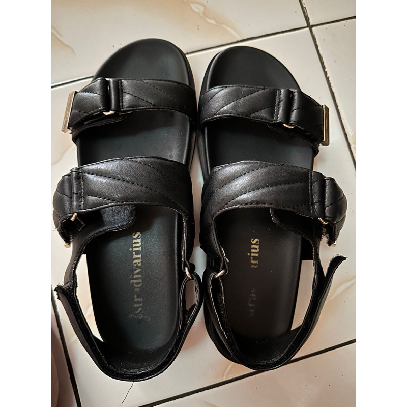 preloved sandal stradivarius