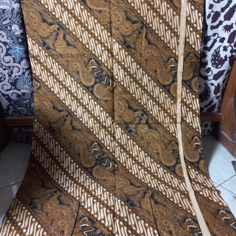Jarik Batik Semi Tulis Pewarnaan Alami Genes Solo Motif Lereng Naga