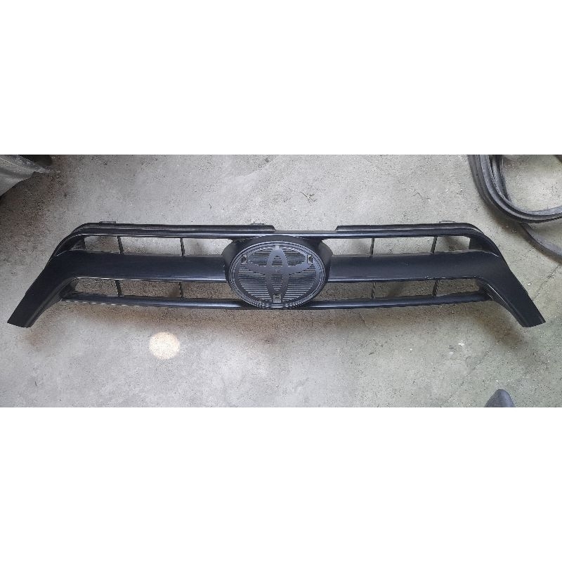 GRILL YARIS 2017