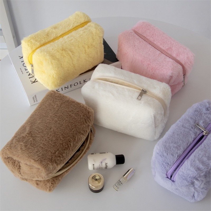 

Lucy Pouch - Tempat Pensil Alat Tulis Bulu Pouch Make Up Mini Aesthetic Import Pc002 Tk1