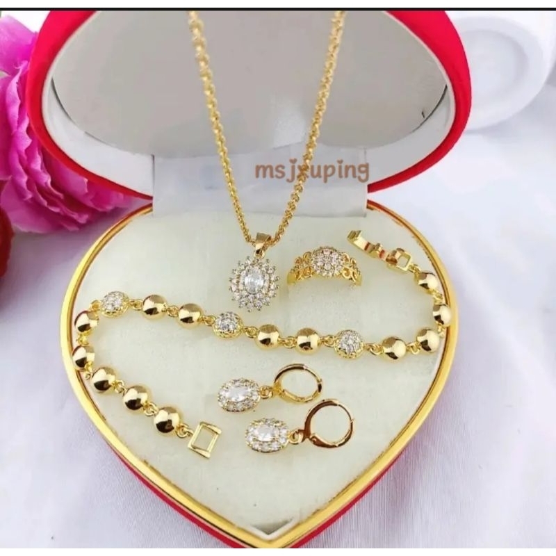 Satu Set Perhiasan Titanium Wanita Dewasa Anti Luntur 1 Set Perhiasan Anti Luntur Wanita Dewasa