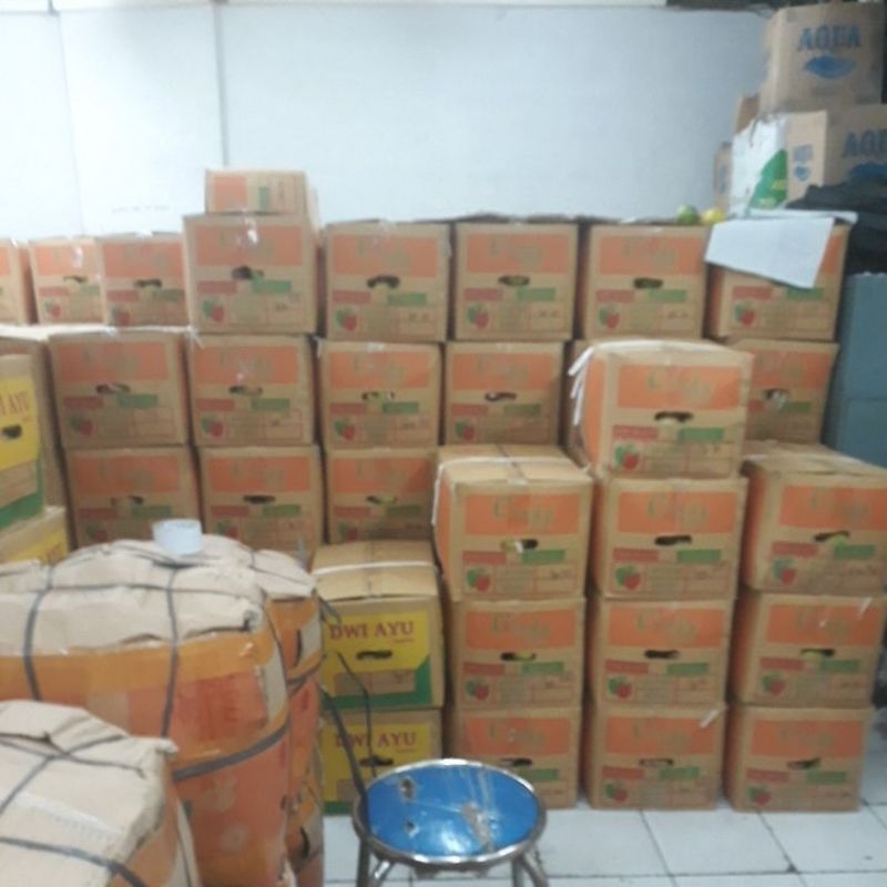 

apel malang manalagi ASLI ukuran sedang jual khusus dus.. berat per kardus 20 kg
