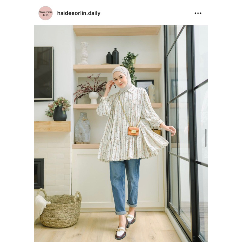 PRELOVED AZKIA BLOUSE by haideeorlin