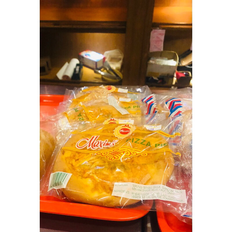 

Roti PIZZA PIE MAXIM’S per 7 pcs Kue Legend Merk MAXIM Enak Banget Jl Raya Bogor Cibinong MAXIMS
