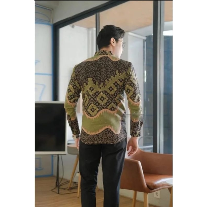 Abstrak Hijau Sage Batik Pria Terbaru