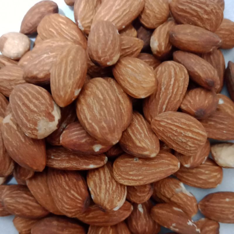 

kacang alomond kupas