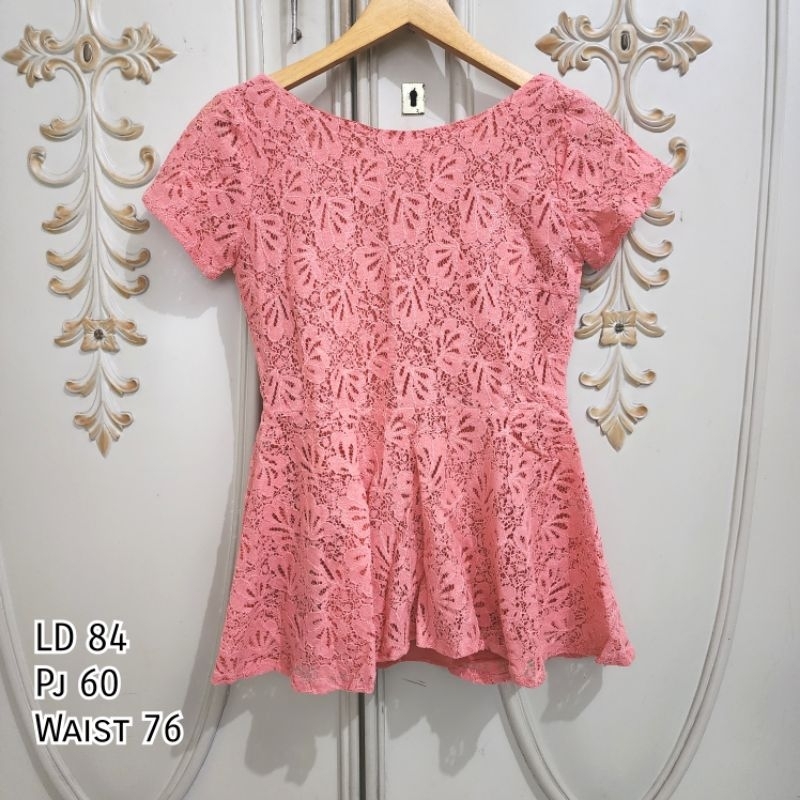 ATASAN WANITA PEPLUM BROKAT PEACH
