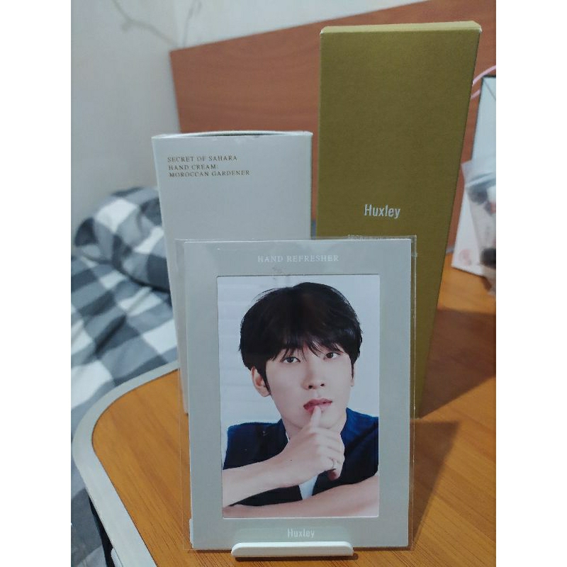 Postcard Huxley x Wonwoo Seventeen Official