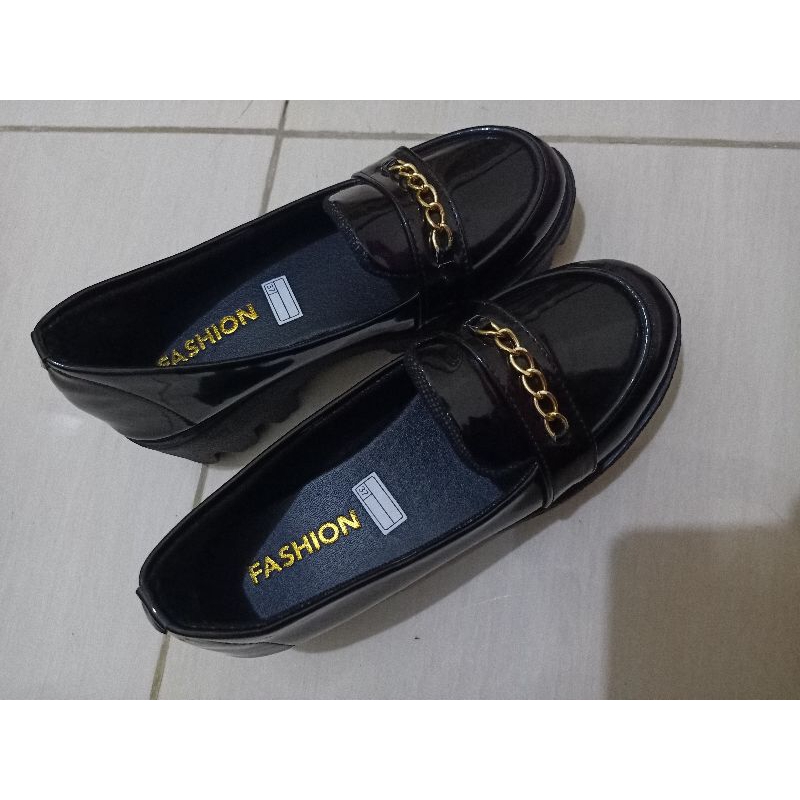 Sepatu Kerja Wanita Glossy [PRELOVED]