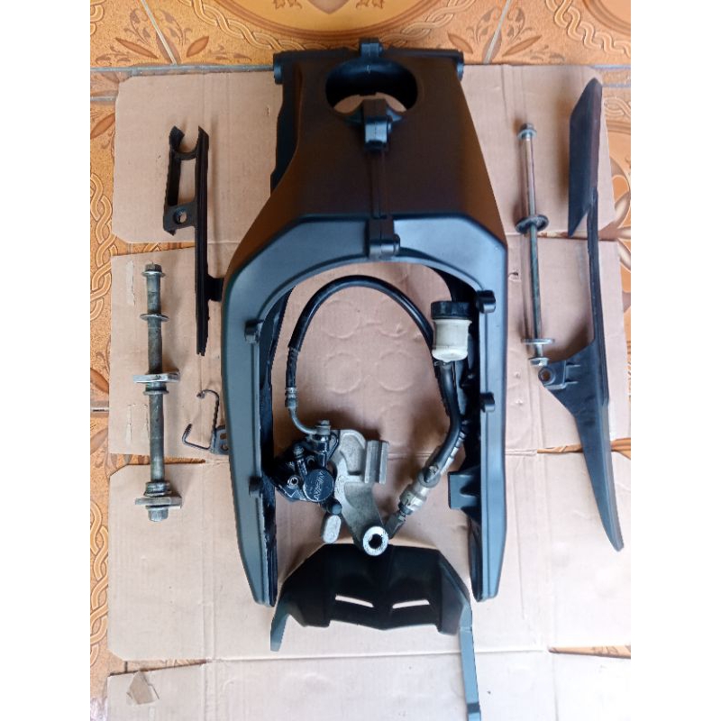 swing arm set yamaha r15 v3 original copotan